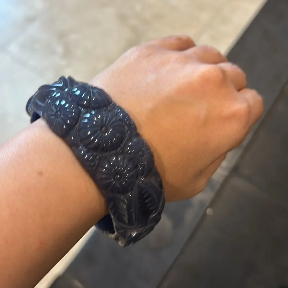 Patricia Nash Midnight Navy Blue Carved Floral Resin Bangle Bracelet​​